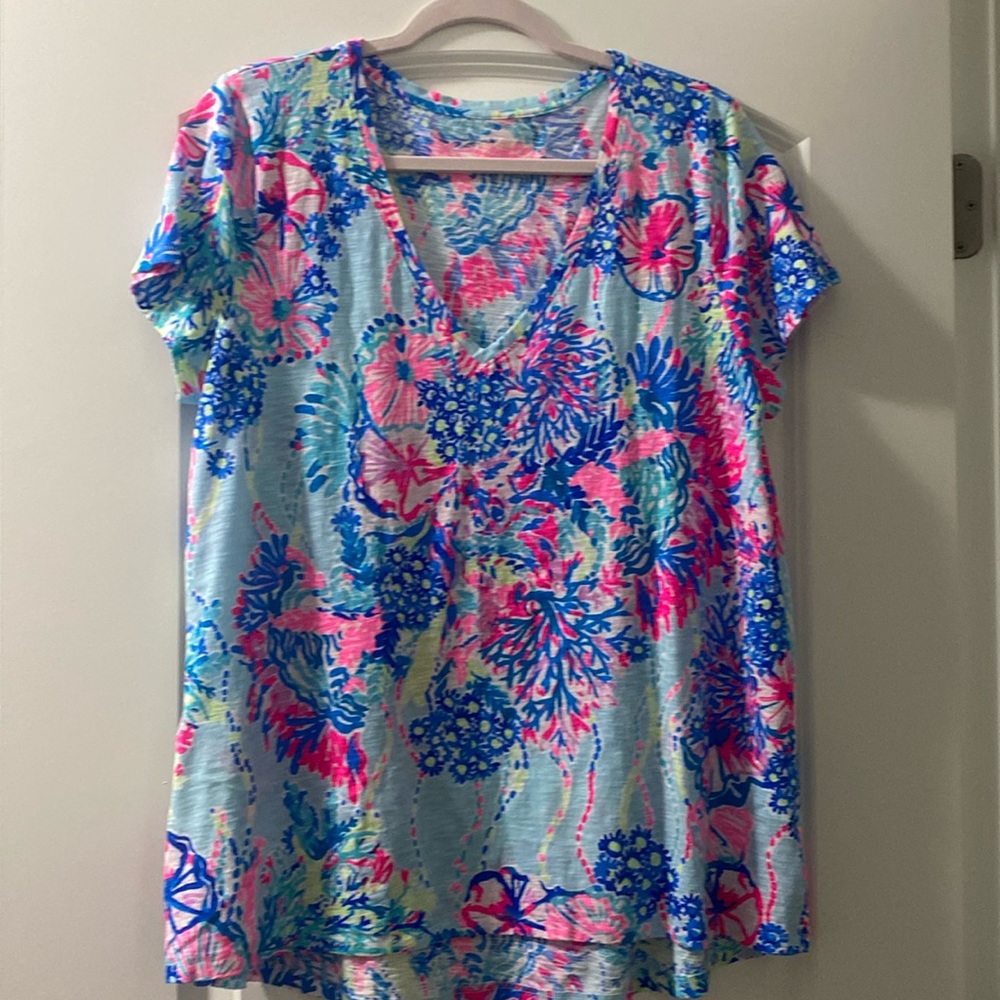 Lilly Pulitzer XL a short sleeved blouse